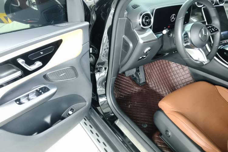 Used Mercedes-Benz GLC 2023 GLC 260 L 4MATIC Dynamic Edition 5-seater Driver Seat