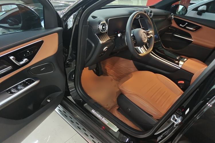 Used Mercedes-Benz GLC 2023 Refreshed GLC 300 L 4MATIC Dynamic Edition 5 Seats Driver Seat