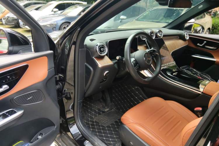 Used Mercedes-Benz GLC 2023 GLC 300 L 4MATIC Dynamic 7-Seater Driver Seat