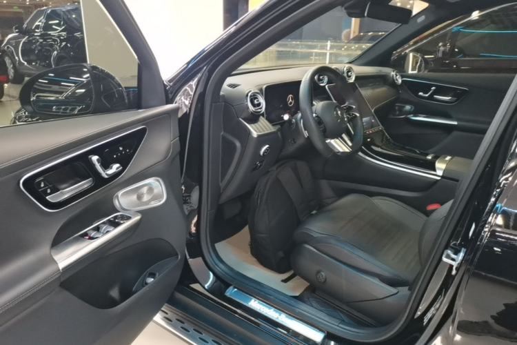 Used Mercedes-Benz GLC 2023 Refreshed GLC 300 L 4MATIC Dynamic Edition 5 Seats Driver Seat