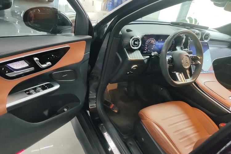 Used Mercedes-Benz GLC 2023 Facelift GLC 260 L 4MATIC Luxury Version 5 Seats Driver Seat