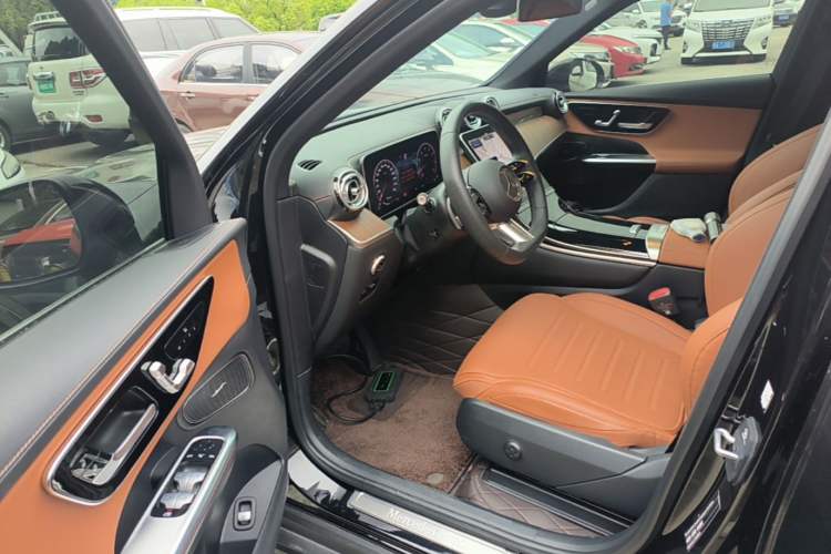 Used Mercedes-Benz GLC 2023 Refreshed GLC 300 L 4MATIC Dynamic Edition 5 Seats Driver Seat