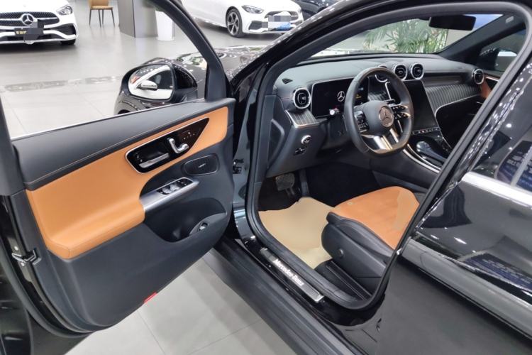 Used Mercedes-Benz GLC 2023 GLC 260 L 4MATIC Luxury Model 5 Seats Driver Seat