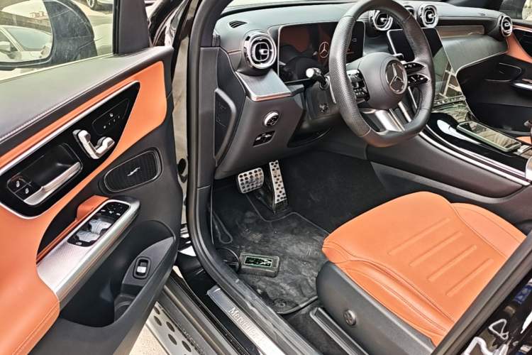 Used Mercedes-Benz GLC 2023 Facelift GLC 260 L 4MATIC Luxury Version 5 Seats Driver Seat