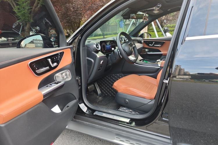 Used Mercedes-Benz GLC 2023 GLC 300 L 4MATIC Luxury 7-Seater Driver Seat