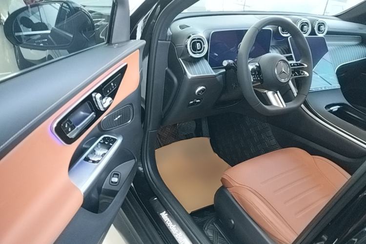Used Mercedes-Benz GLC 2023 GLC 260 L 4MATIC Luxury Model 5 Seats Driver Seat