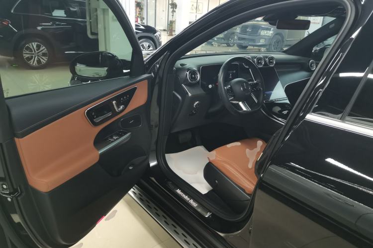 Used Mercedes-Benz GLC 2023 Facelift GLC 260 L 4MATIC Luxury Version 7-Seater Driver Seat