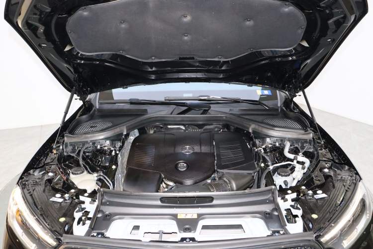 Used Mercedes-Benz GLC 2023 Facelift GLC 260 L 4MATIC Luxury Version 5 Seats Engine Bay