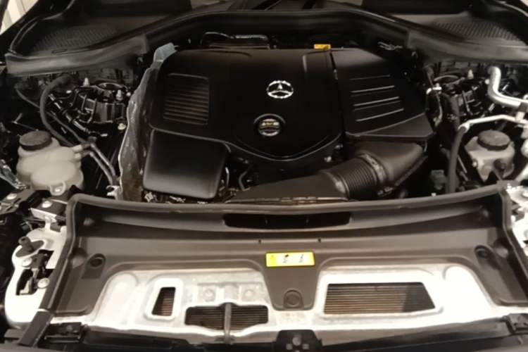 Used Mercedes-Benz GLC 2023 GLC 300 L 4MATIC Luxury 7-Seater Engine Bay