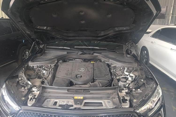 Used Mercedes-Benz GLC 2023 GLC 260 L 4MATIC Luxury 7-Seater Engine Bay