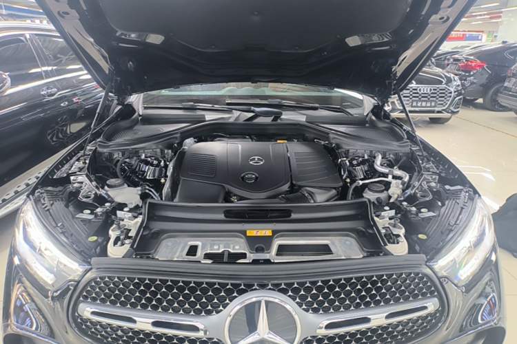 Used Mercedes-Benz GLC 2023 Facelift GLC 260 L 4MATIC Luxury Version 5 Seats Engine Bay