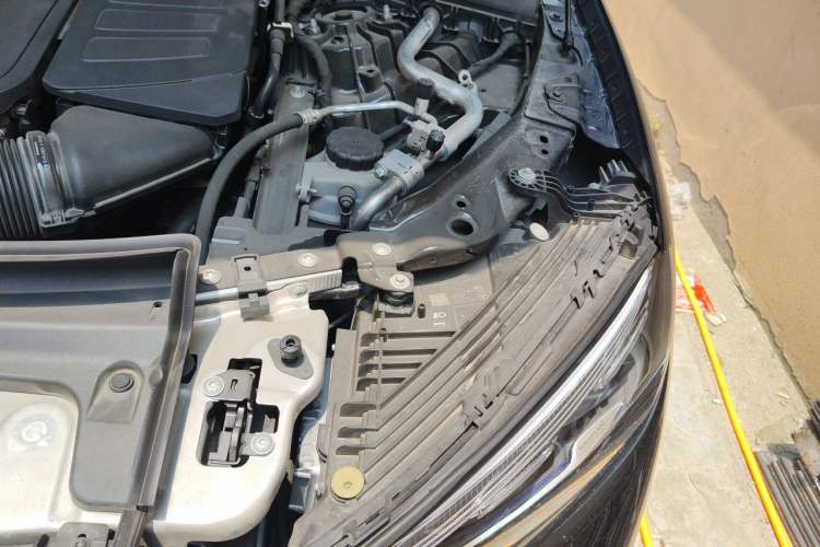 Used Mercedes-Benz GLC 2023 Refreshed GLC 300 L 4MATIC Luxury Version 7 Seats Engine Bay Left