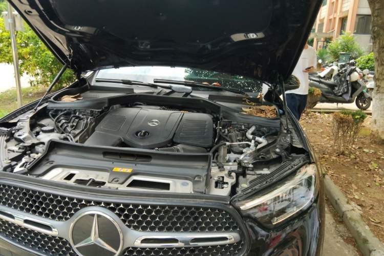 Used Mercedes-Benz GLC 2023 GLC 300 L 4MATIC Dynamic 7-Seater Engine Bay Left