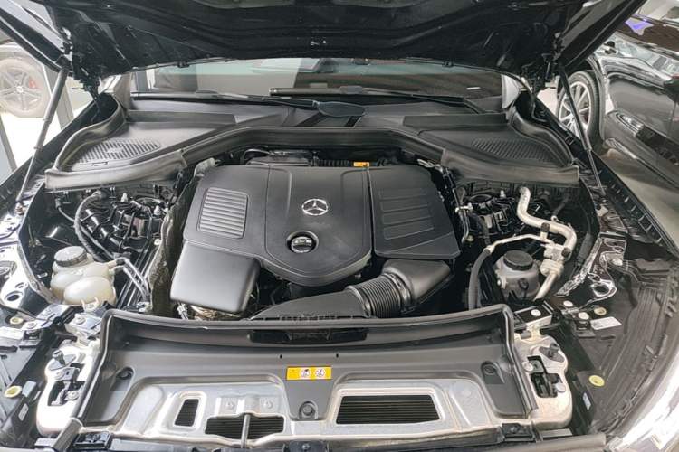 Used Mercedes-Benz GLC 2023 Facelift GLC 260 L 4MATIC Luxury Version 5 Seats Engine Bay
