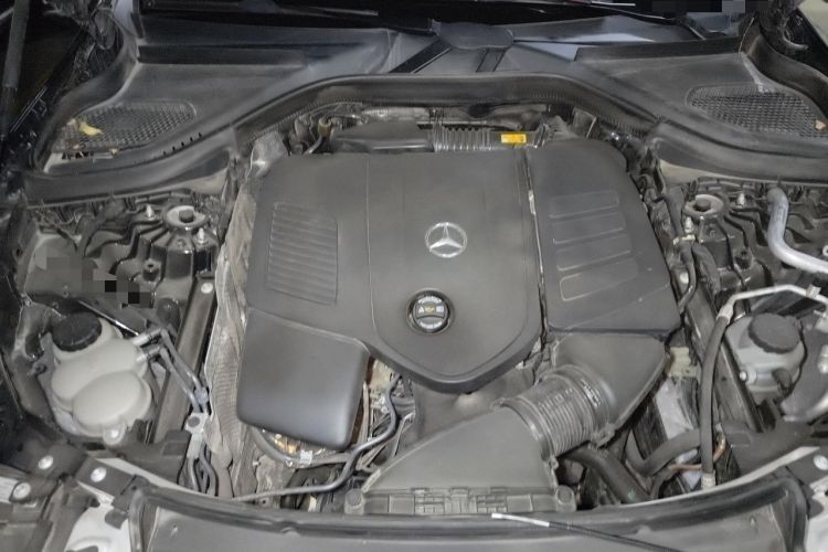 Used Mercedes-Benz GLC 2023 GLC 260 L 4MATIC Dynamic Edition 7-seater Engine Bay
