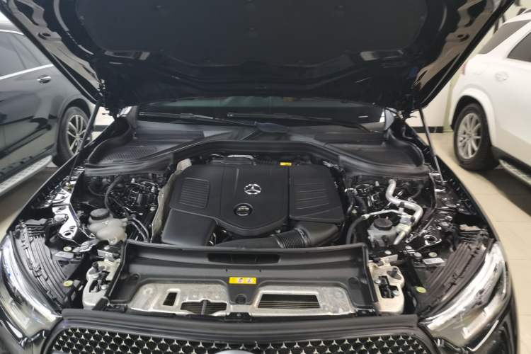 Used Mercedes-Benz GLC 2023 Facelift GLC 260 L 4MATIC Luxury Version 7-Seater Engine Bay