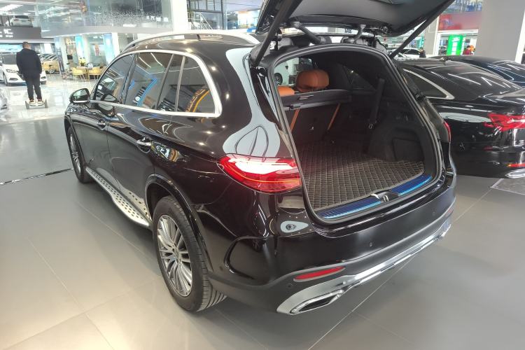 Used Mercedes-Benz GLC 2023 GLC 300 L 4MATIC Dynamic 7-Seater Exterior 2
