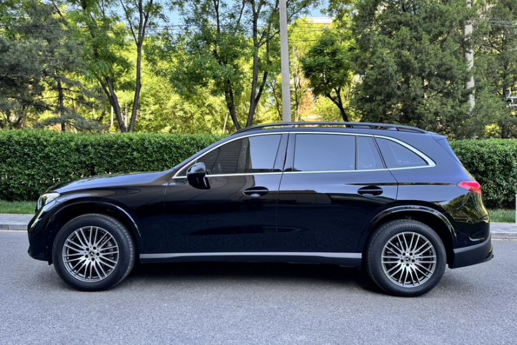 Used Mercedes-Benz GLC 2023 Facelift GLC 260 L 4MATIC Dynamic Version 5 Seats Exterior 2
