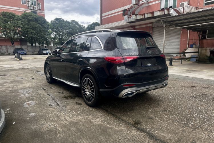 Used Mercedes-Benz GLC 2023 Facelifted GLC 300 L 4MATIC Luxury Version 5 Seats Exterior 2