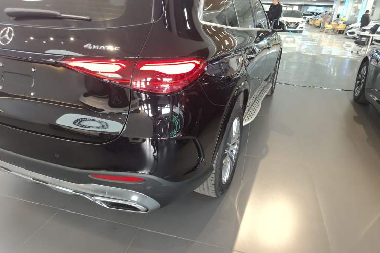 Used Mercedes-Benz GLC 2023 GLC 300 L 4MATIC Dynamic 7-Seater Exterior 3