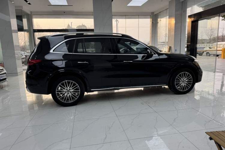 Used Mercedes-Benz GLC 2023 Refreshed GLC 300 L 4MATIC Dynamic Edition 5 Seats Exterior 3