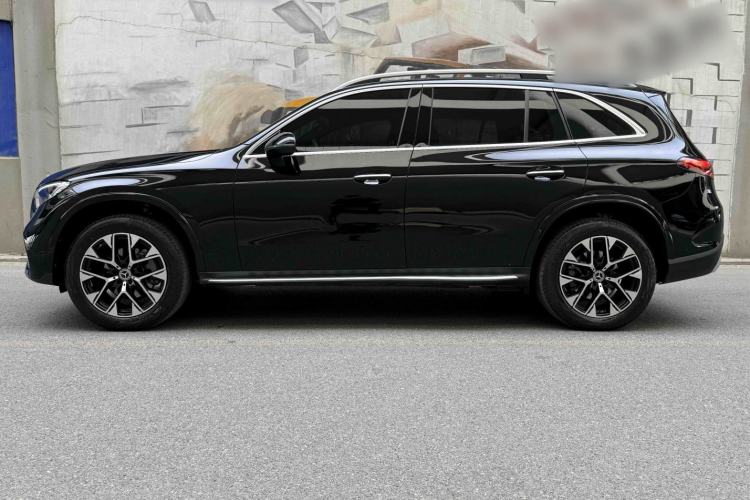 Used Mercedes-Benz GLC 2023 GLC 260 L 4MATIC Luxury 7-Seater Exterior 3