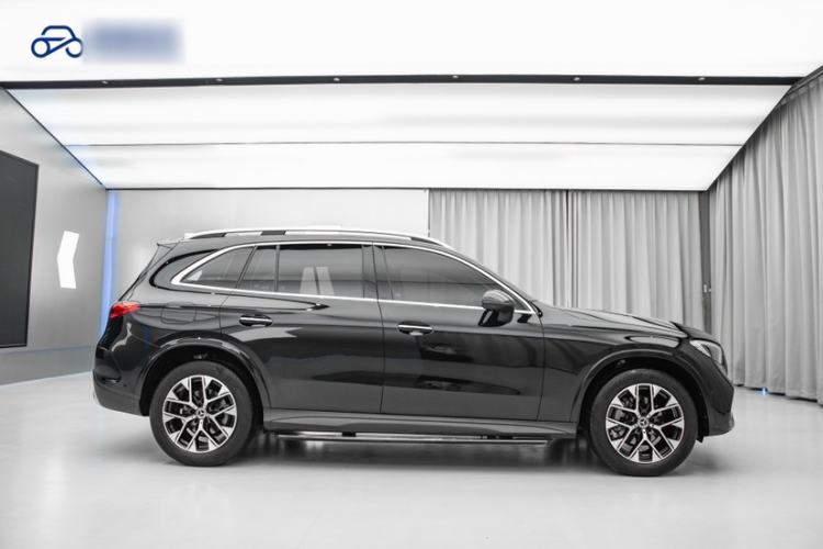 Used Mercedes-Benz GLC 2023 Facelift GLC 260 L 4MATIC Luxury Version 5 Seats Exterior 3