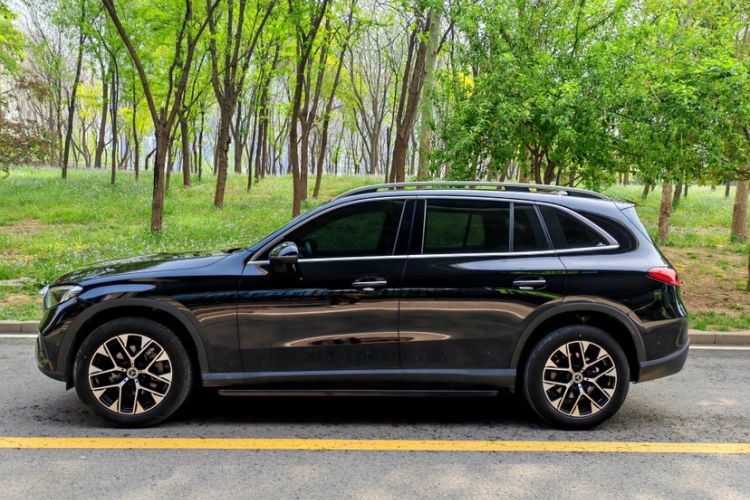 Used Mercedes-Benz GLC 2023 GLC 260 L 4MATIC Dynamic Edition 7-seater Exterior 3