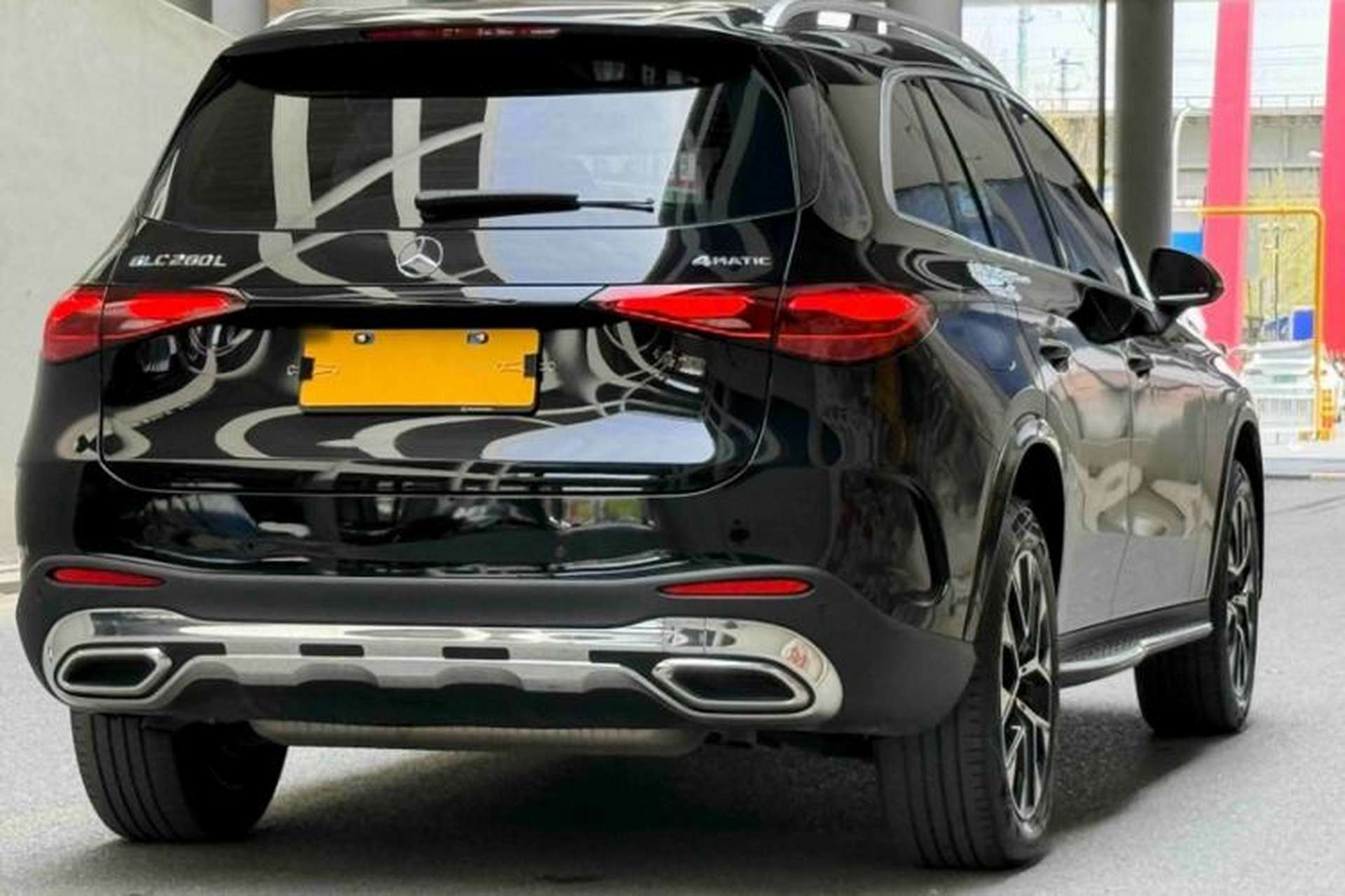 Used Mercedes-Benz GLC 2023 GLC 260 L 4MATIC Luxury 7-Seater Exterior 4