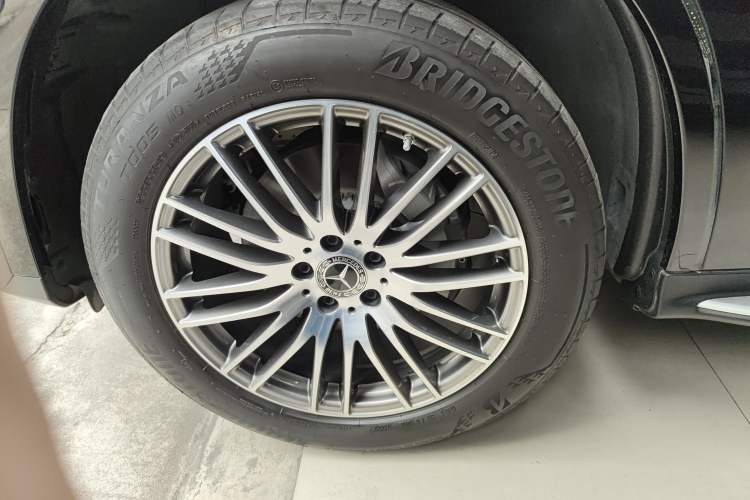 Used Mercedes-Benz GLC 2023 GLC 300 L 4MATIC Dynamic 7-Seater Exterior 4