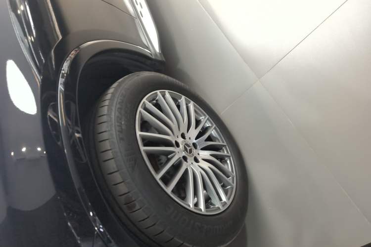 Used Mercedes-Benz GLC 2023 GLC 300 L 4MATIC Dynamic 7-Seater Exterior 4