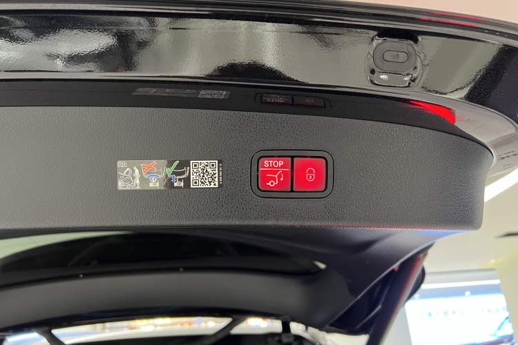 Used Mercedes-Benz GLC 2023 Refreshed GLC 300 L 4MATIC Dynamic Edition 5 Seats Exterior 4