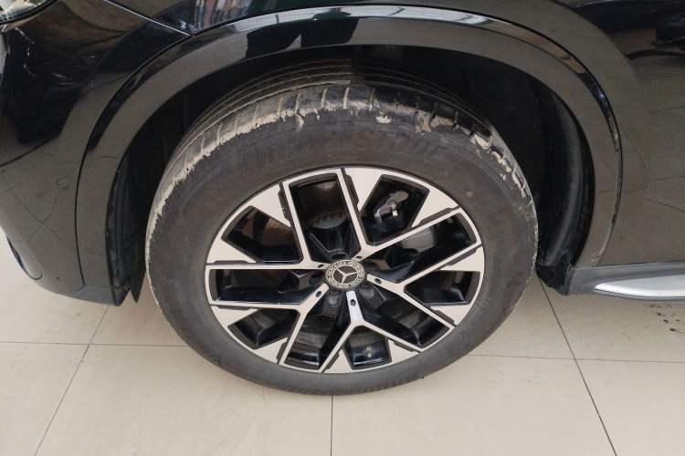 Used Mercedes-Benz GLC 2023 GLC 260 L 4MATIC Luxury 7-Seater Exterior 4