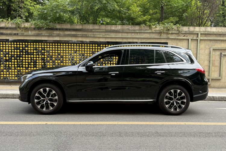 Used Mercedes-Benz GLC 2023 Facelift GLC 260 L 4MATIC Luxury Version 7-Seater Exterior 9