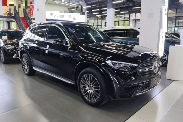 Used Mercedes-Benz GLC 2023 GLC 300 L 4MATIC Dynamic 7-Seater Front Right 45 Deg