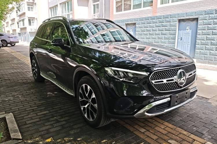 Used Mercedes-Benz GLC 2023 GLC 260 L 4MATIC Dynamic Edition 7-seater Front Right 45 Deg