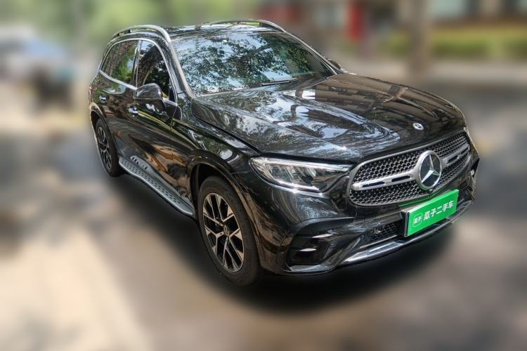 Used Mercedes-Benz GLC 2023 Facelift GLC 260 L 4MATIC Luxury Version 5 Seats Front Right 45 Deg