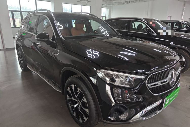Used Mercedes-Benz GLC 2023 Facelift GLC 260 L 4MATIC Dynamic Version 5 Seats Front Right 45 Deg
