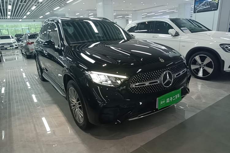 Used Mercedes-Benz GLC 2023 GLC 300 L 4MATIC Dynamic Edition 5-seater Front Right 45 Deg