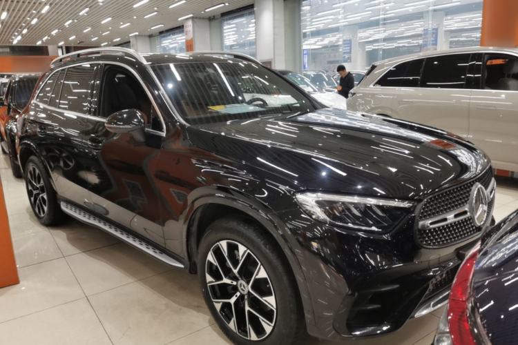 Used Mercedes-Benz GLC 2023 GLC 260 L 4MATIC Dynamic Edition 5-seater Front Right 45 Deg