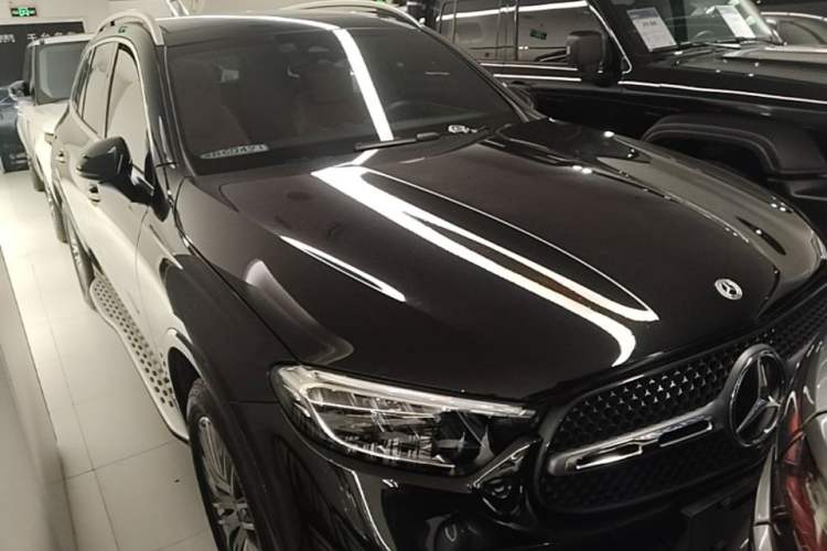 Used Mercedes-Benz GLC 2023 Refreshed GLC 300 L 4MATIC Dynamic Edition 5 Seats Front Right 45 Deg