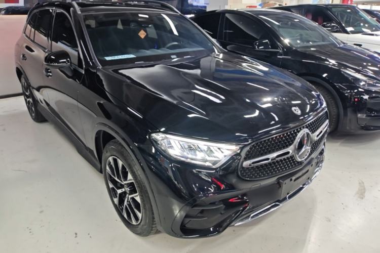 Used Mercedes-Benz GLC 2023 GLC 260 L 4MATIC Luxury Model 5 Seats Front Right 45 Deg