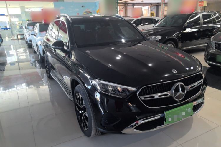Used Mercedes-Benz GLC 2023 Facelift GLC 260 L 4MATIC Dynamic Version 5 Seats Front Right 45 Deg