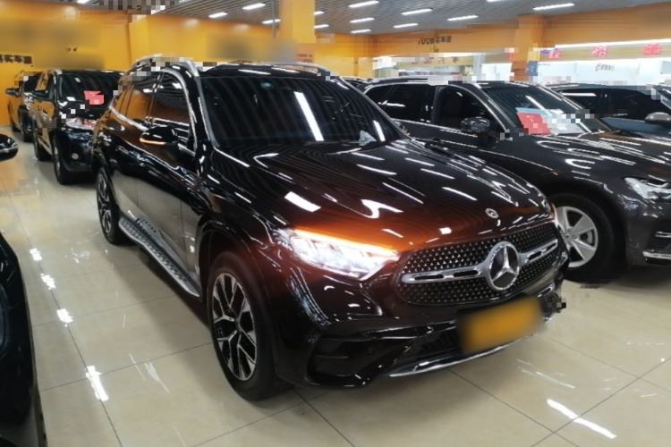 Used Mercedes-Benz GLC 2023 GLC 260 L 4MATIC Luxury 7-Seater Front Right 45 Deg