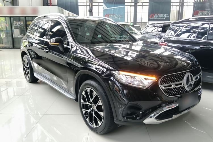 Used Mercedes-Benz GLC 2023 GLC 260 L 4MATIC Dynamic Edition 5-seater Front Right 45 Deg