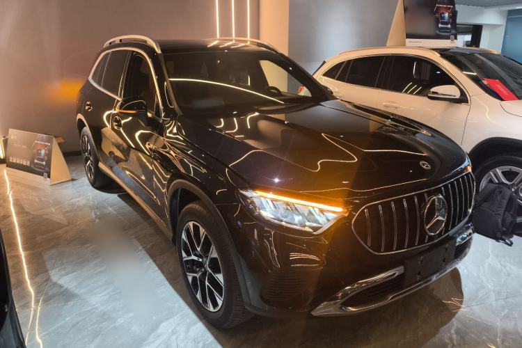 Used Mercedes-Benz GLC 2023 GLC 260 L 4MATIC Dynamic Edition 5-seater Front Right 45 Deg