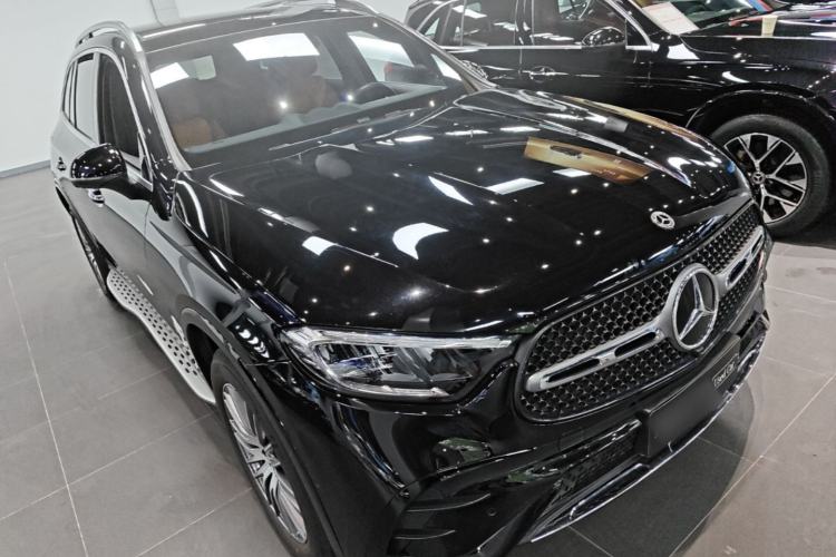 Used Mercedes-Benz GLC 2023 Refreshed GLC 300 L 4MATIC Dynamic Version 7-Seater Front Right 45 Deg