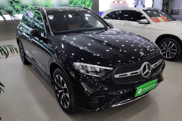 Used Mercedes-Benz GLC 2023 GLC 260 L 4MATIC Luxury Model 5 Seats Front Right 45 Deg