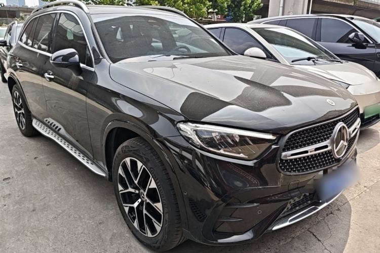 Used Mercedes-Benz GLC 2023 Facelift GLC 260 L 4MATIC Luxury Version 5 Seats Front Right 45 Deg
