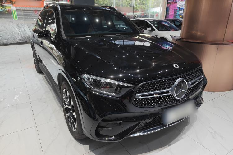 Used Mercedes-Benz GLC 2023 Facelift GLC 260 L 4MATIC Luxury Version 5 Seats Front Right 45 Deg